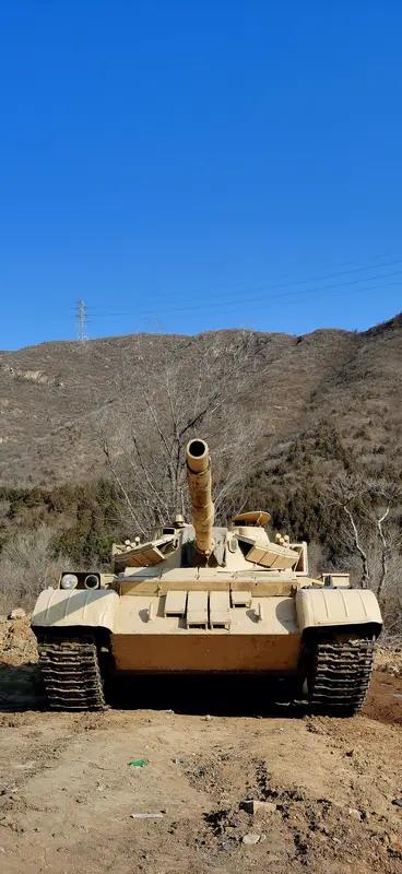 100式主战坦克：中国陆战的新利器

去年胜利日阅兵刚露了个脸，100式主战坦克