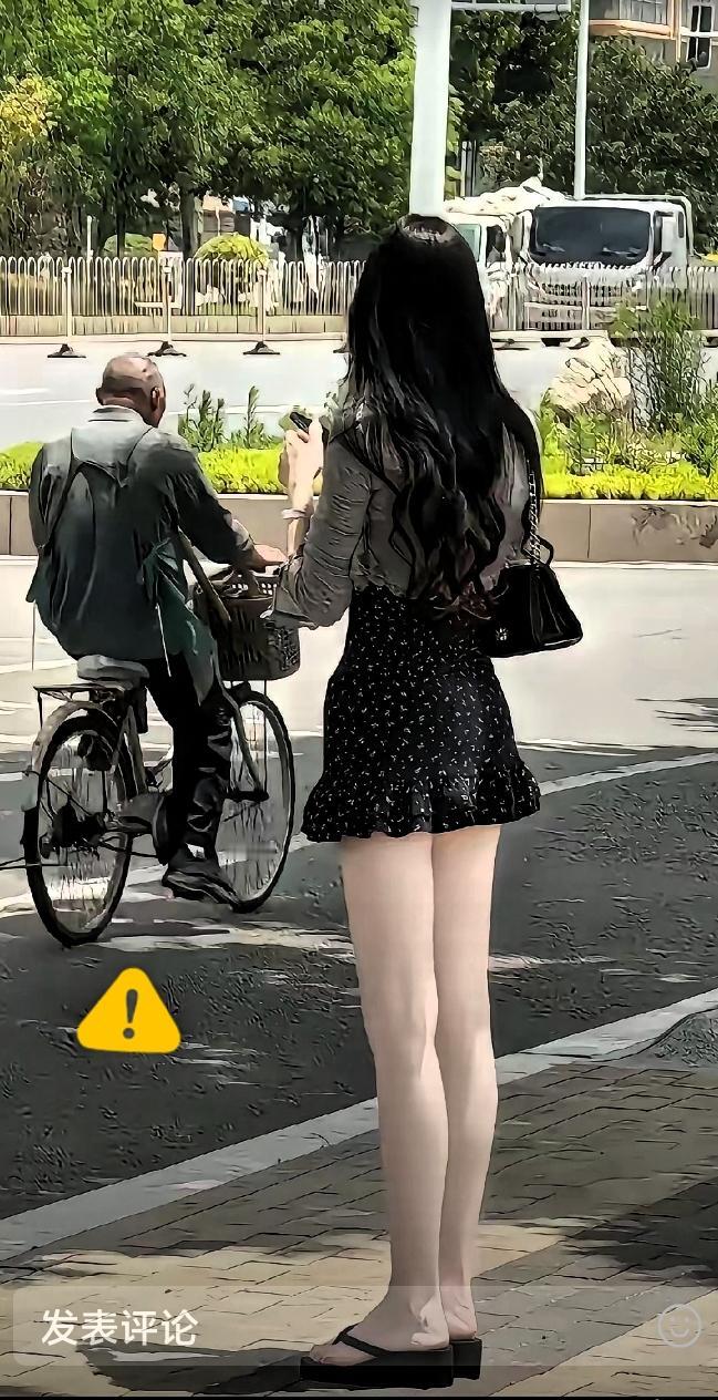 相亲饭桌上，几句话直接把气氛降到冰点。
女方开口提起：“我前男友一年收入100万