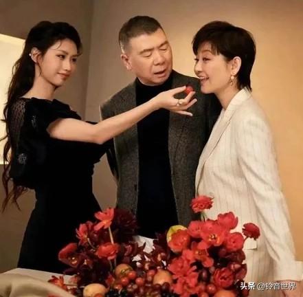 网上有些评价真的是跑偏，不管怎么说，一直认为徐朵和父亲母亲的亲情关系是健康的，她