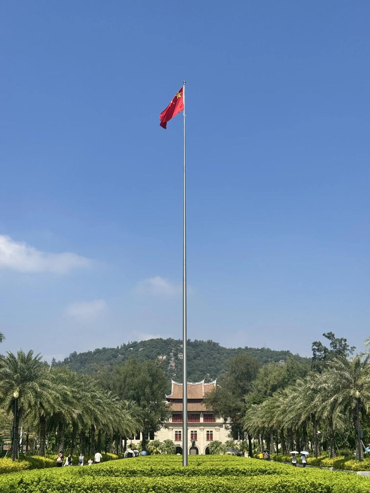 为啥厦门大学要对游客开放？
作为游客体验也一般 学生正常上学还受到影响   访客