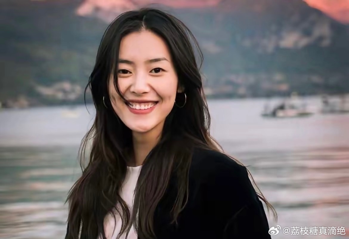 曝井柏然刘雯结婚了我两小时前刚被20集刀完，纸巾还攥在手里，转头刷到这条差点笑出