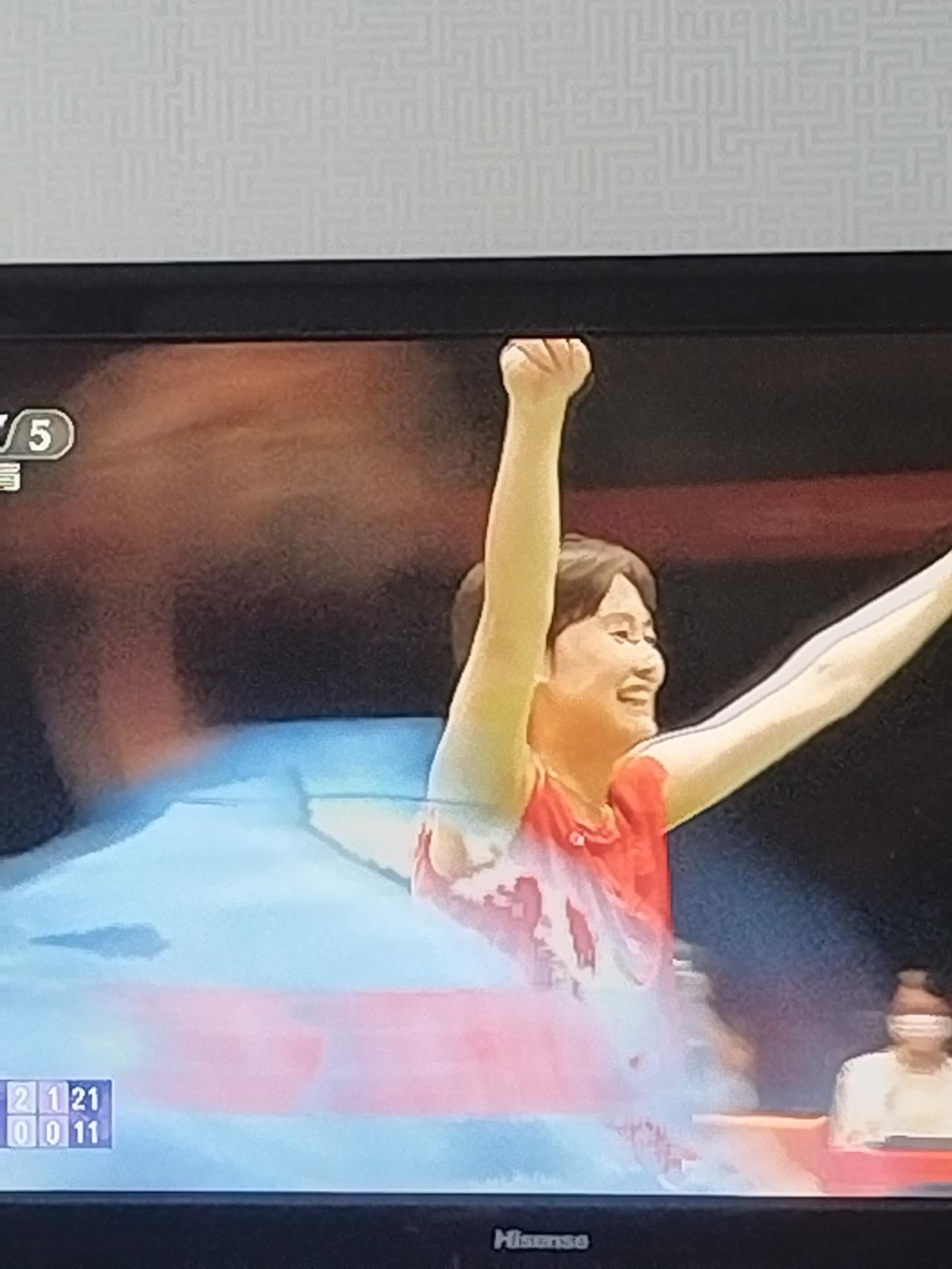 中国女子羽毛球队3:0完胜日本，时隔12年之后再夺亚运会女团金牌。
第一场王祉怡