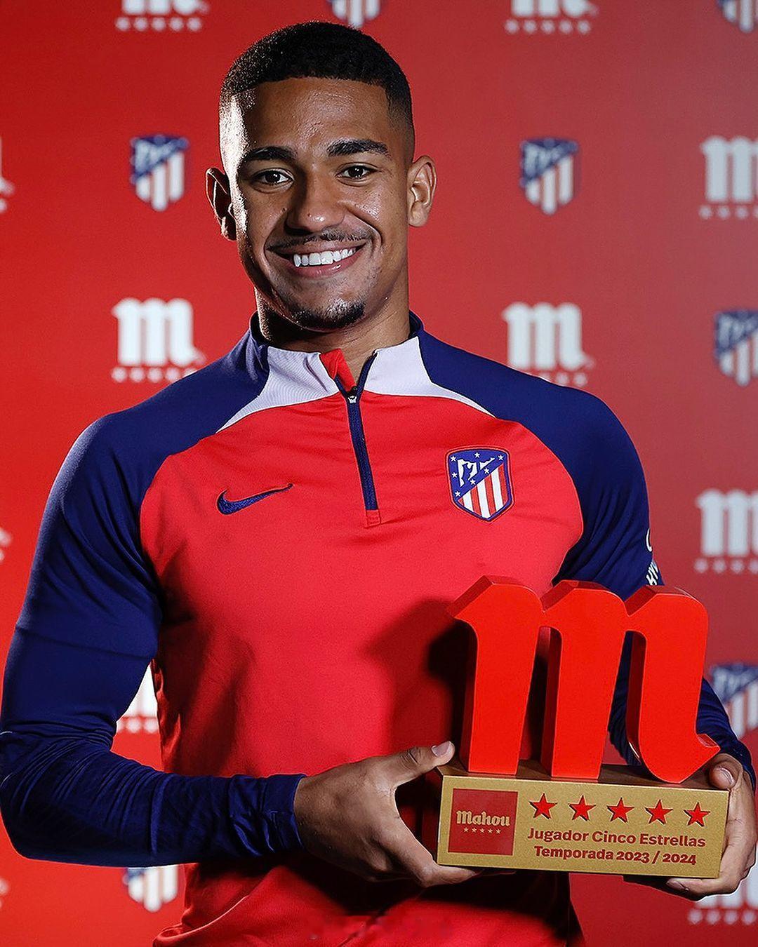 恭喜利诺，赛季最佳！ ​​​