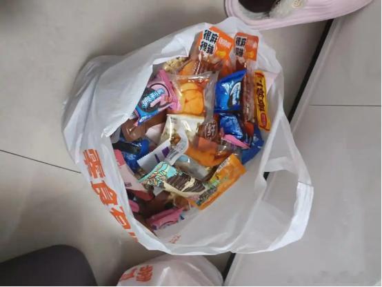 50万人围观北京吃货女孩求零食 这款果冻看着是真诱人，应该是老北京人喜欢的味道！