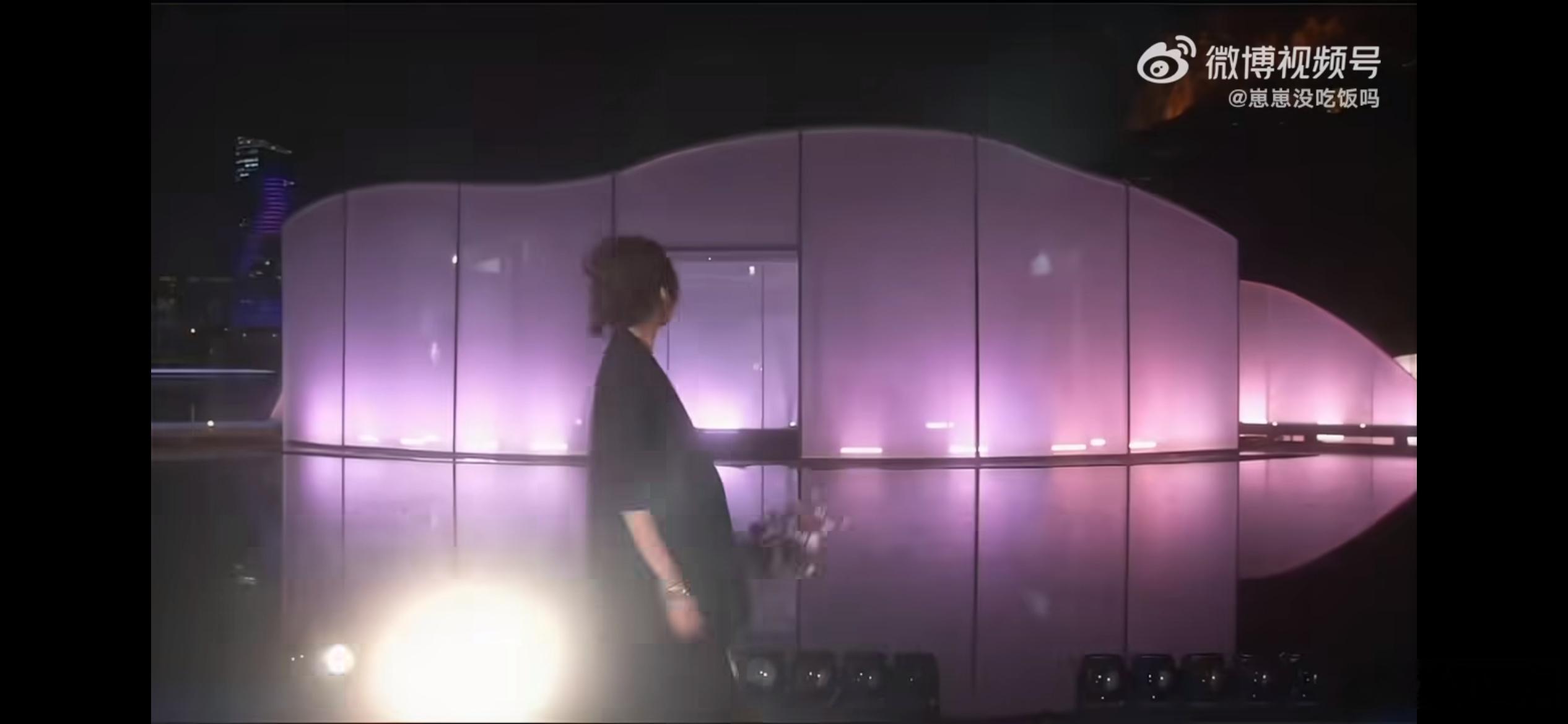 内娱终于有个不爱穿裙子走红毯的，VOGUE盛典红毯，一众女星大多选择华丽长裙、纱