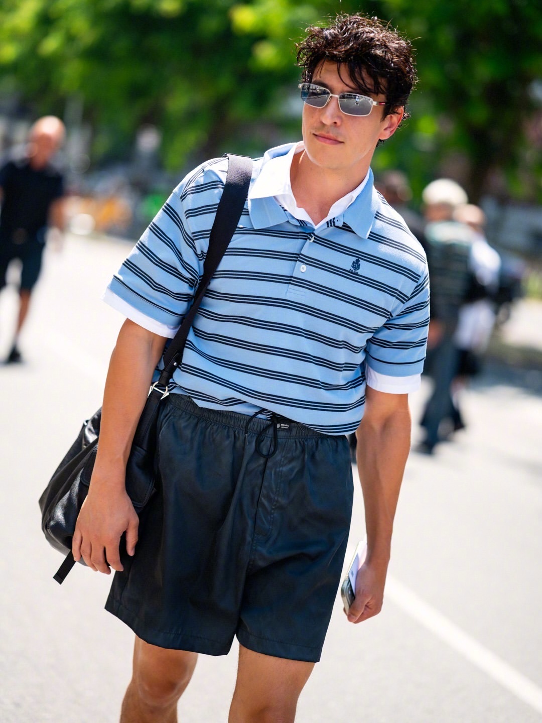 Prada 2027 春夏男装系列发布秀——-秀场外街拍！🍃🌼🌸🌿男装周