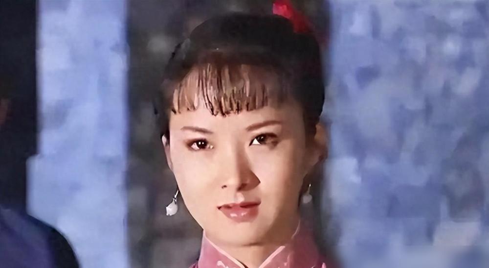 把观众的好感彻底败光了！
谢兰回国做公益，直接被观众怼脸输出：“滚回美国去！”