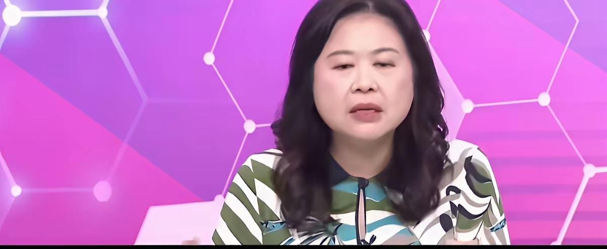 沈伯洋被大陆立案，岛内一开始当笑话，赵少康还笑大陆玻璃心。
央视把培训录像、资金