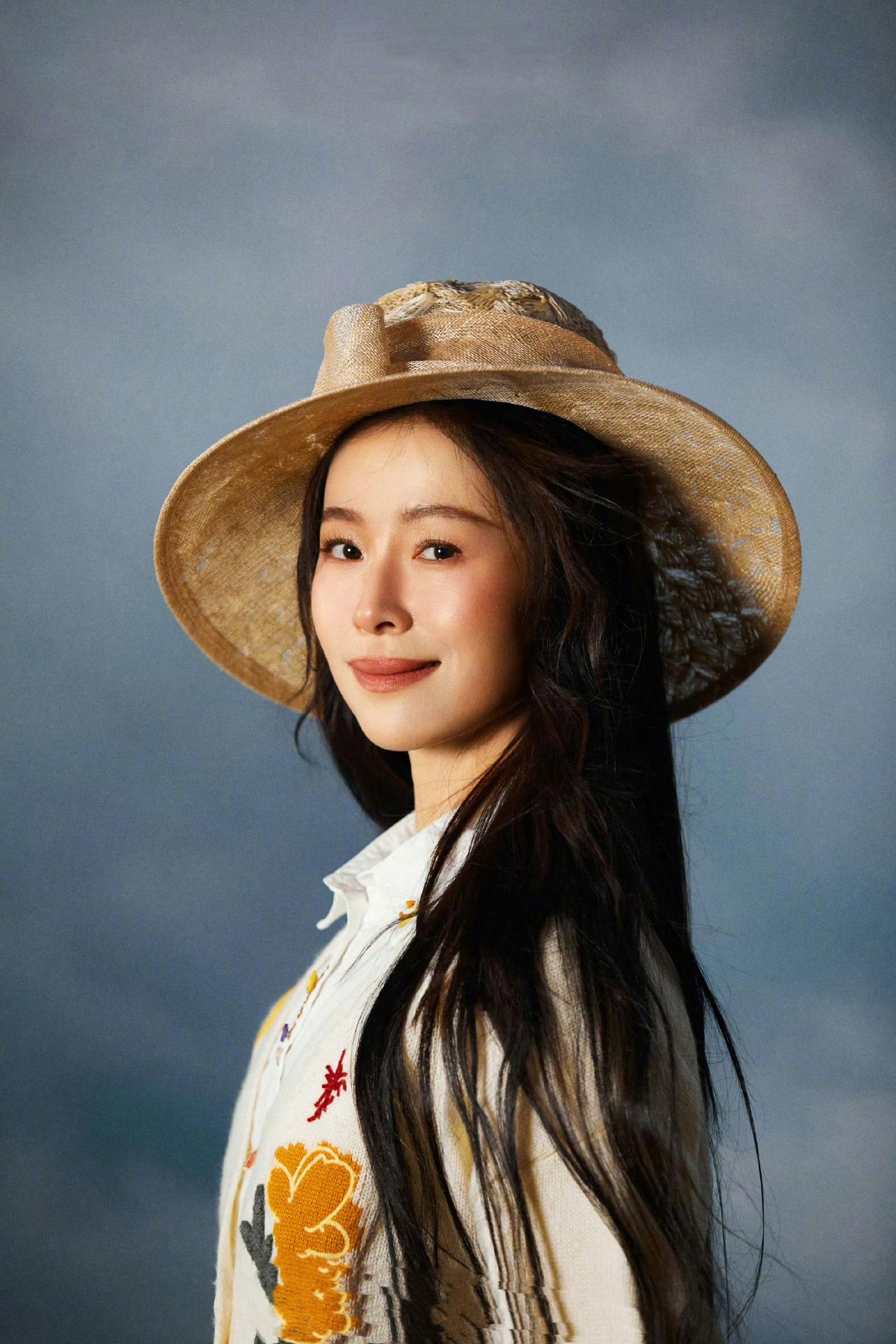 李晟力挺江一燕复出：荧幕不应缺这份耐看之美

李晟一句“江一燕不拍戏浪费了”，瞬