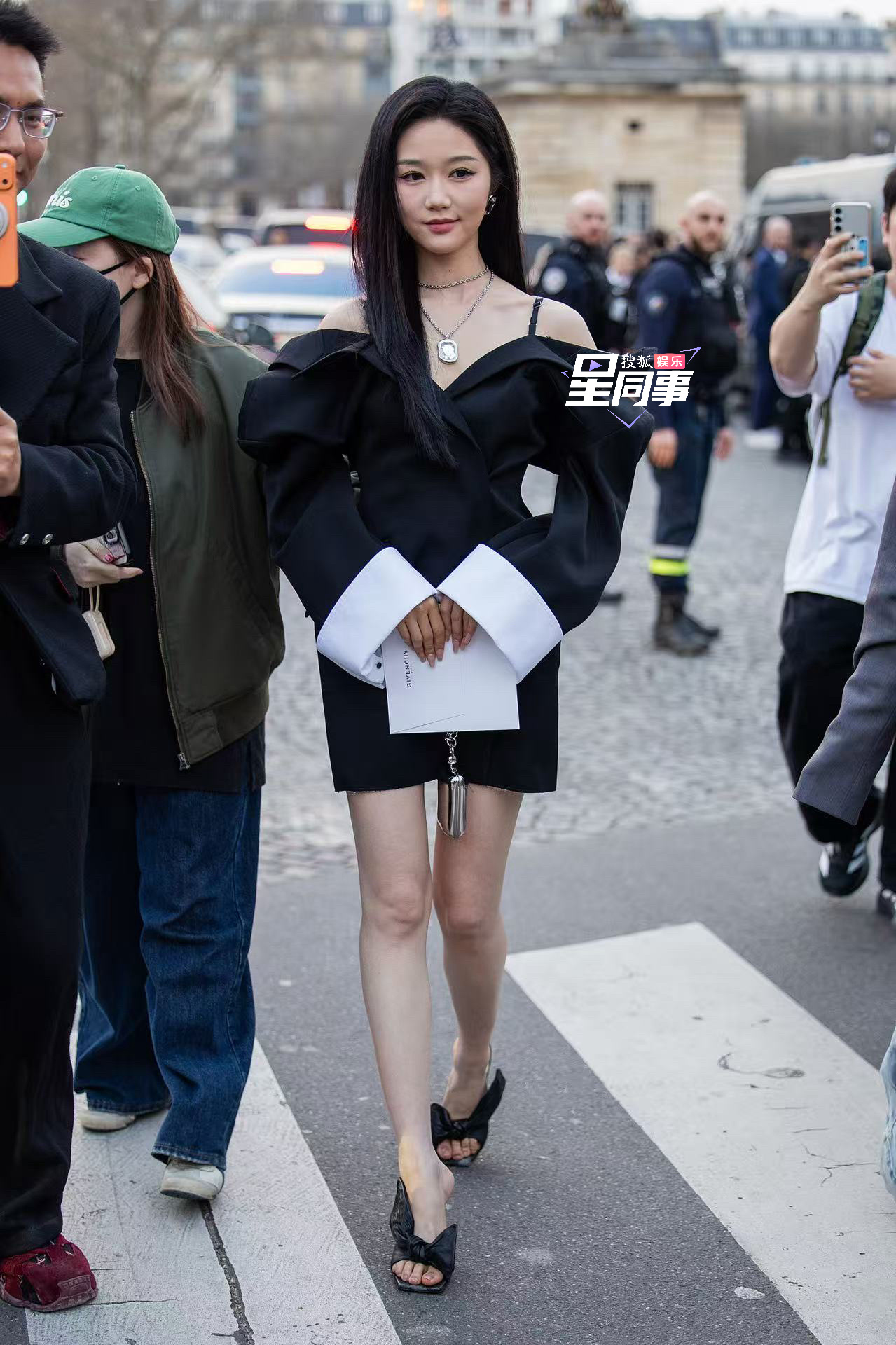 岳雨婷G社出图视觉中国生图掉落～来看看美女hold住了嘛岳雨婷