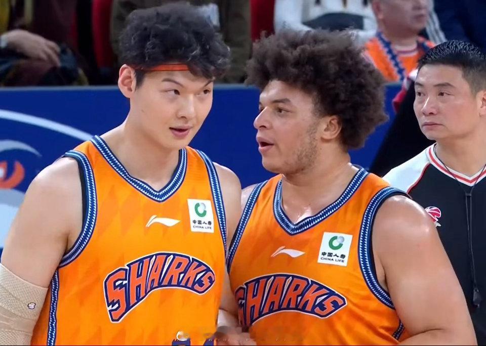 CBA季后赛8强赛：山东VS上海，广东VS北京，同时开打谁能赢G1CBA季后赛8