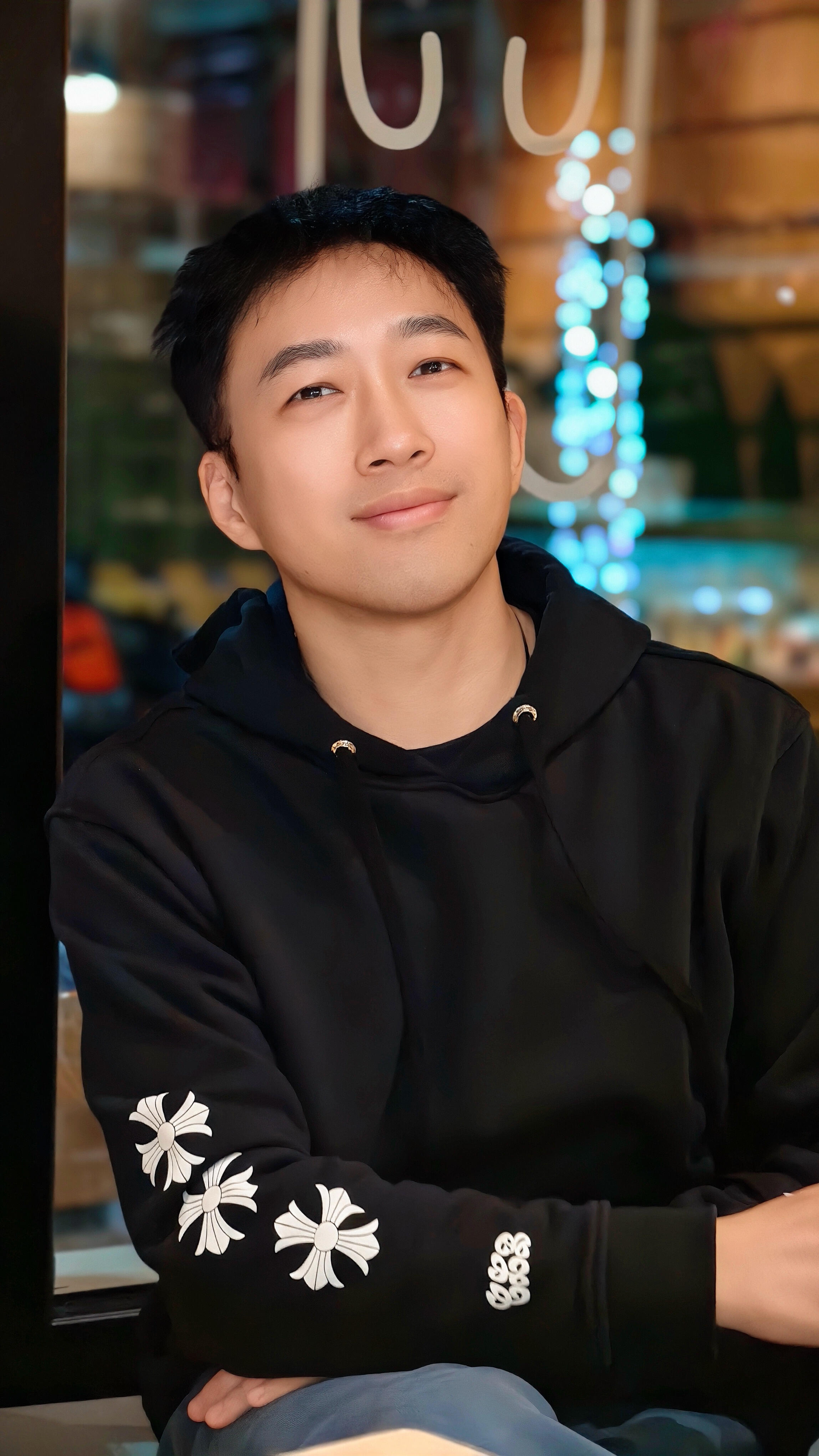 于正爱豆版遭了，这个于正不会真的要进军爱豆圈了吧，之前又是演戏又是练腹肌的，现在