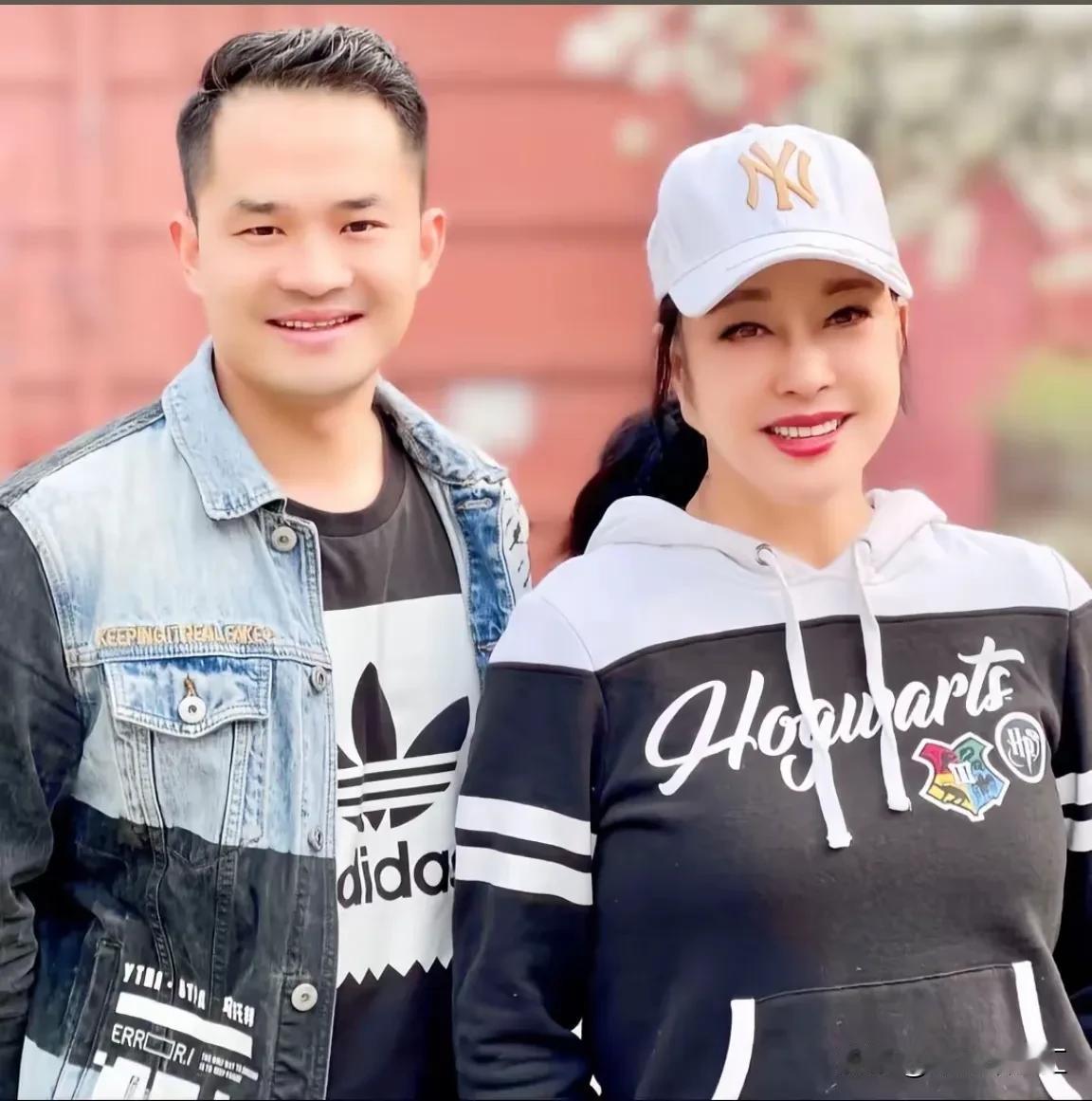 刘晓庆是很狠的人？

刚刚，刘晓庆的前小男友直播时说:“我就在这里说，我想直播怎