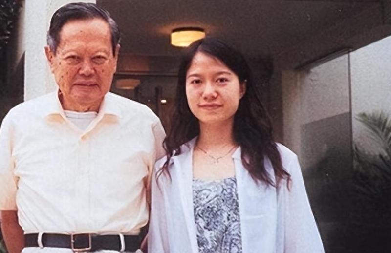 杨振宁与翁帆：年龄只是数字，灵魂才能同频。

这对相差54岁的夫妻，走过了20年