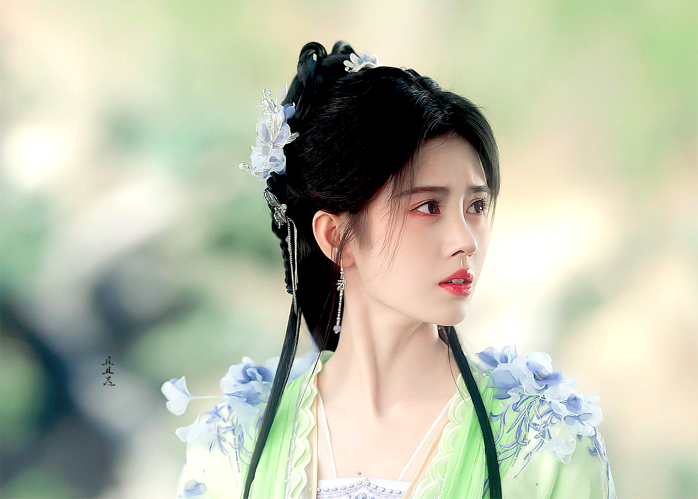 鞠婧祎 jjy鞠婧祎姜黎非 你的瞳色 是我生命苦寻的永生花