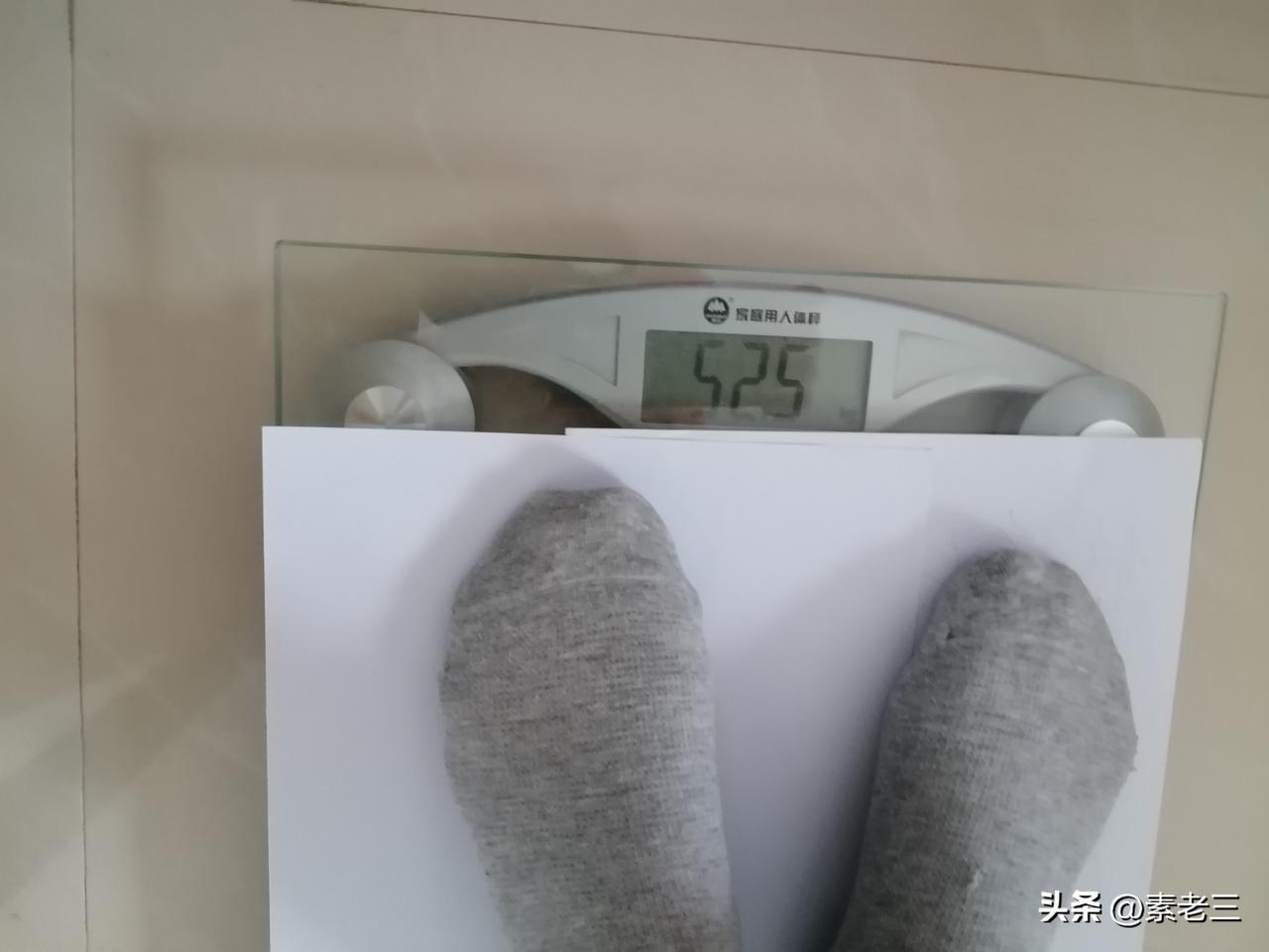 今天体重升上来了，52.5公斤。这一周看起来我没白吃。

上周，我的体重是52.