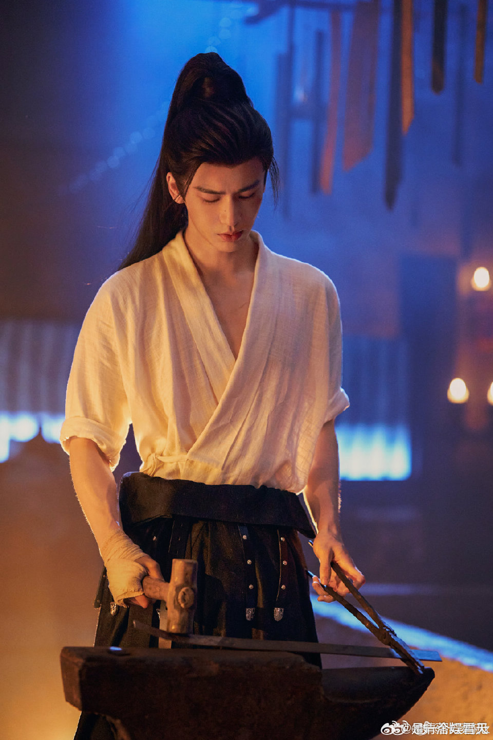 张凌赫包场冬去春来 张凌赫暖心包场《冬去春来》，为好友白宇、林允各支持1000座