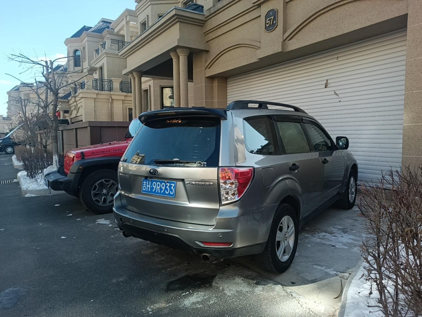 第一次买斯巴鲁。体验体验家用SUV 手动挡开着还挺舒服 不错