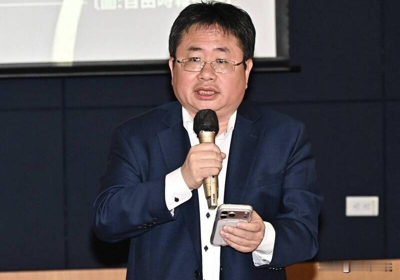 矢板明夫美化日本殖民  台湾人喊“认同“

矢板明夫昨天（12日）在社群公开美化