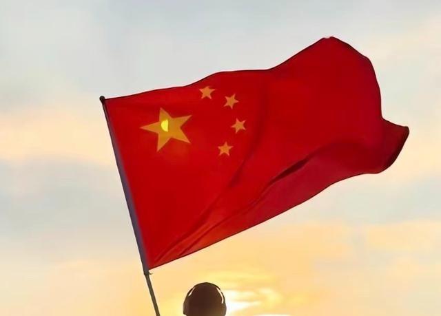 一个国家的崩溃，往往不是从外部被攻破的，而是从内部开始腐烂的。

郭万钧1965