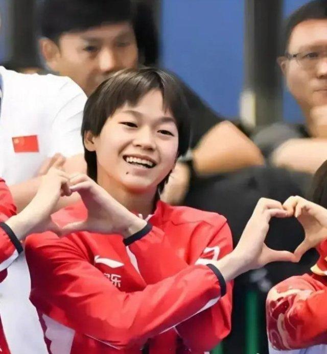 全妈说全红婵现在是国家的女儿了 全妹家人真好啊！ 在他们家的直播间总是妈妈唱歌、