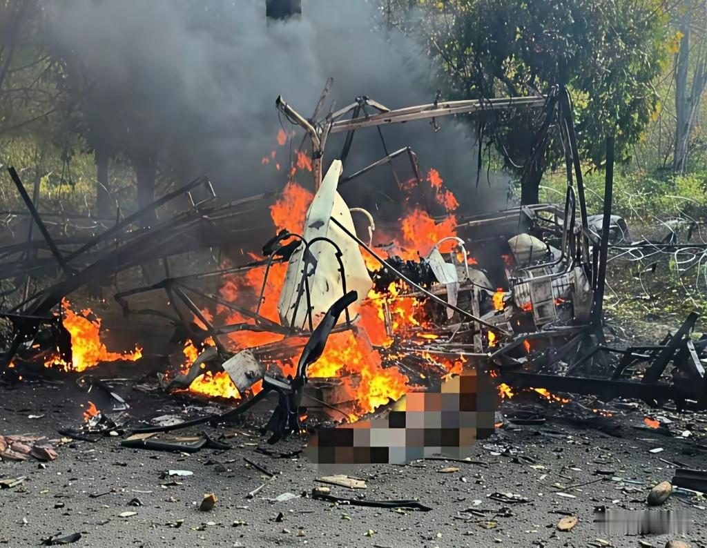 大巴被炸毁，33人死亡！乌克兰又开始使用苦肉计了？
根据乌克兰军方发布的消息，俄