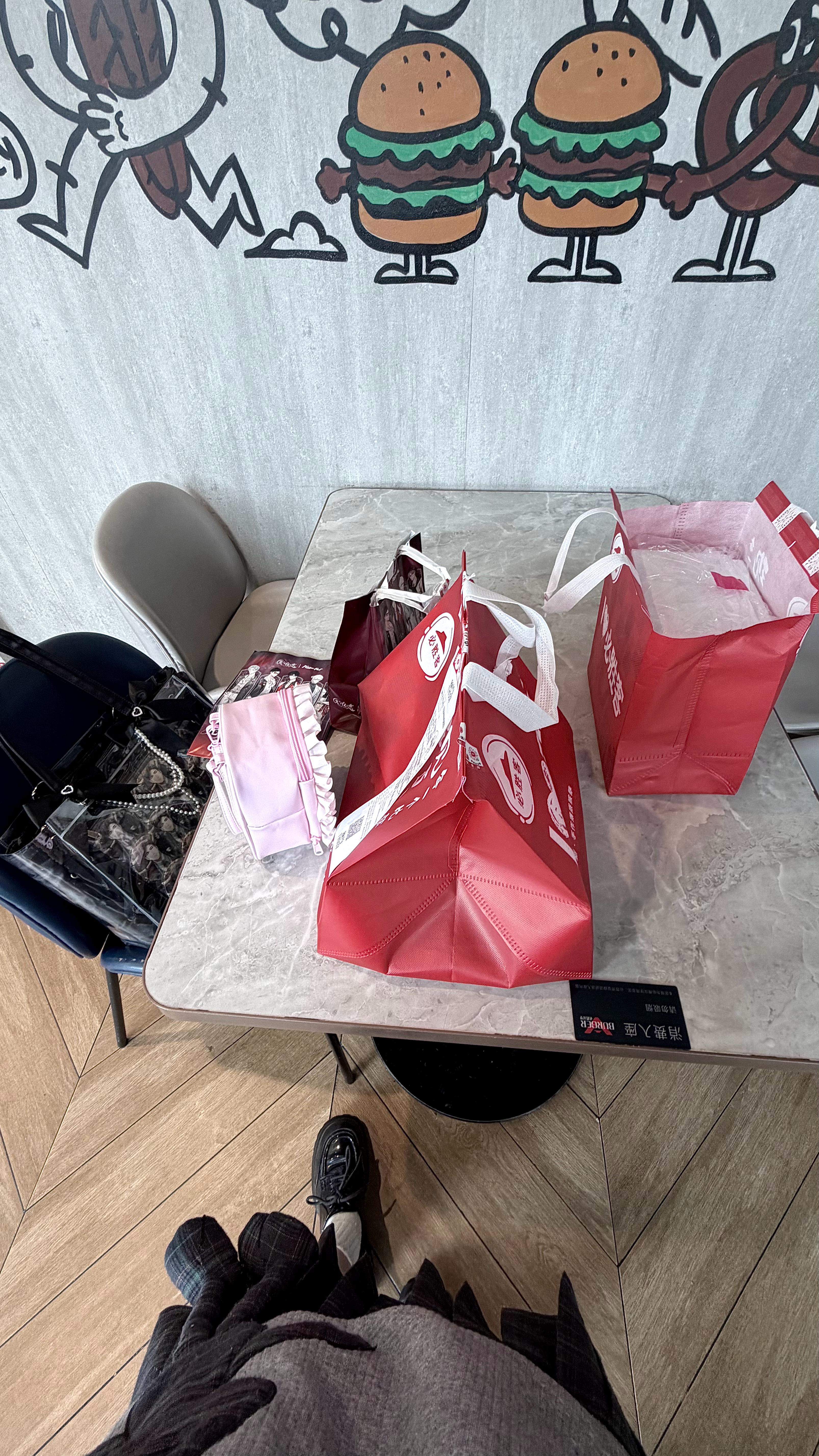 撤离奔向主题店