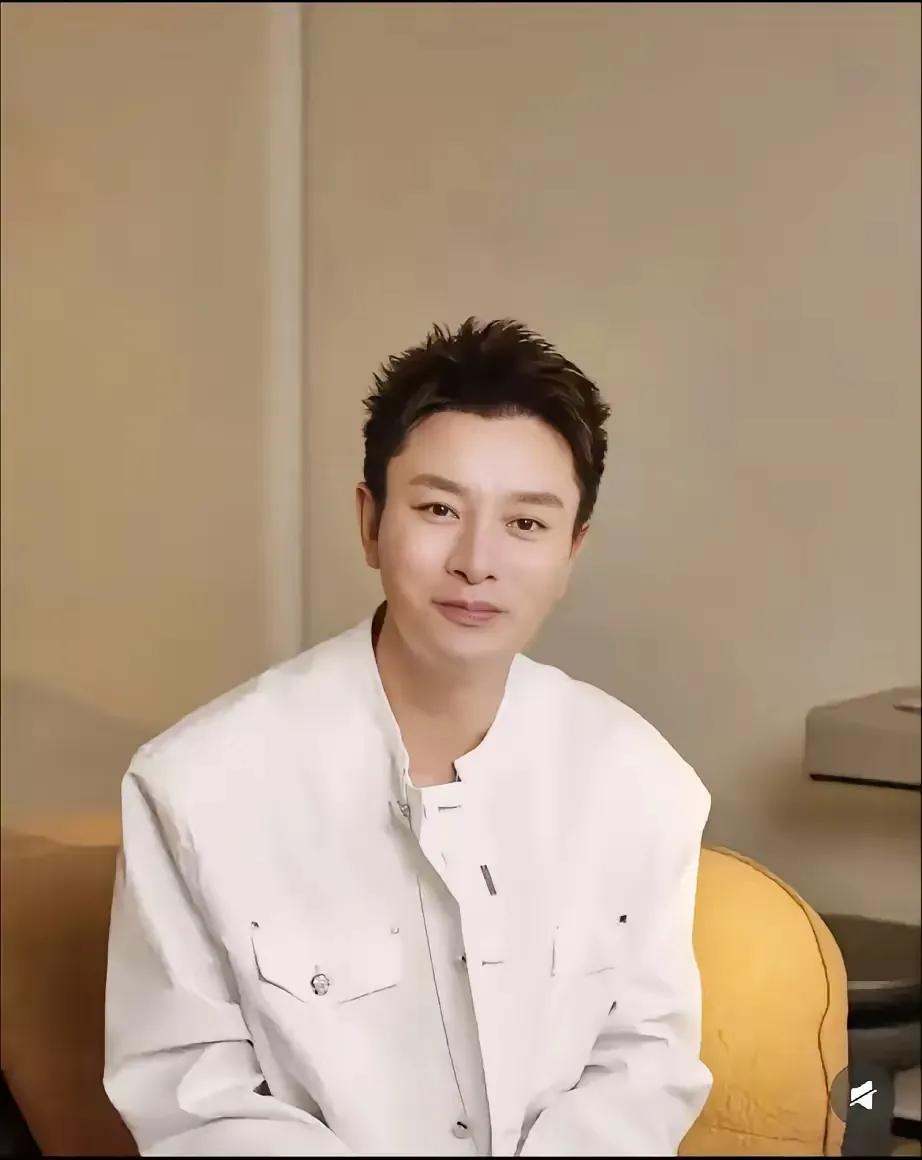 整个娱乐圈
我最心疼的人
​就是贾乃亮了，虽然他离婚了



可是，我感觉当年，