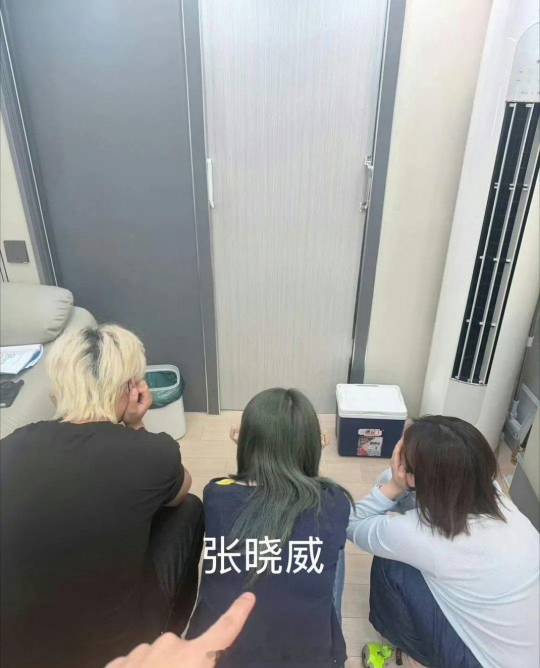 范丞丞 工作室和粉丝里面第一个选粉丝的艺人 
