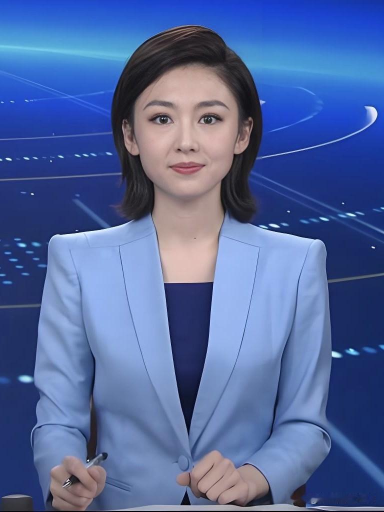 央视新生代主播王宇彤，播报台上沉稳专业语态亲和，私下坚持照料福利院孩童，以热忱践