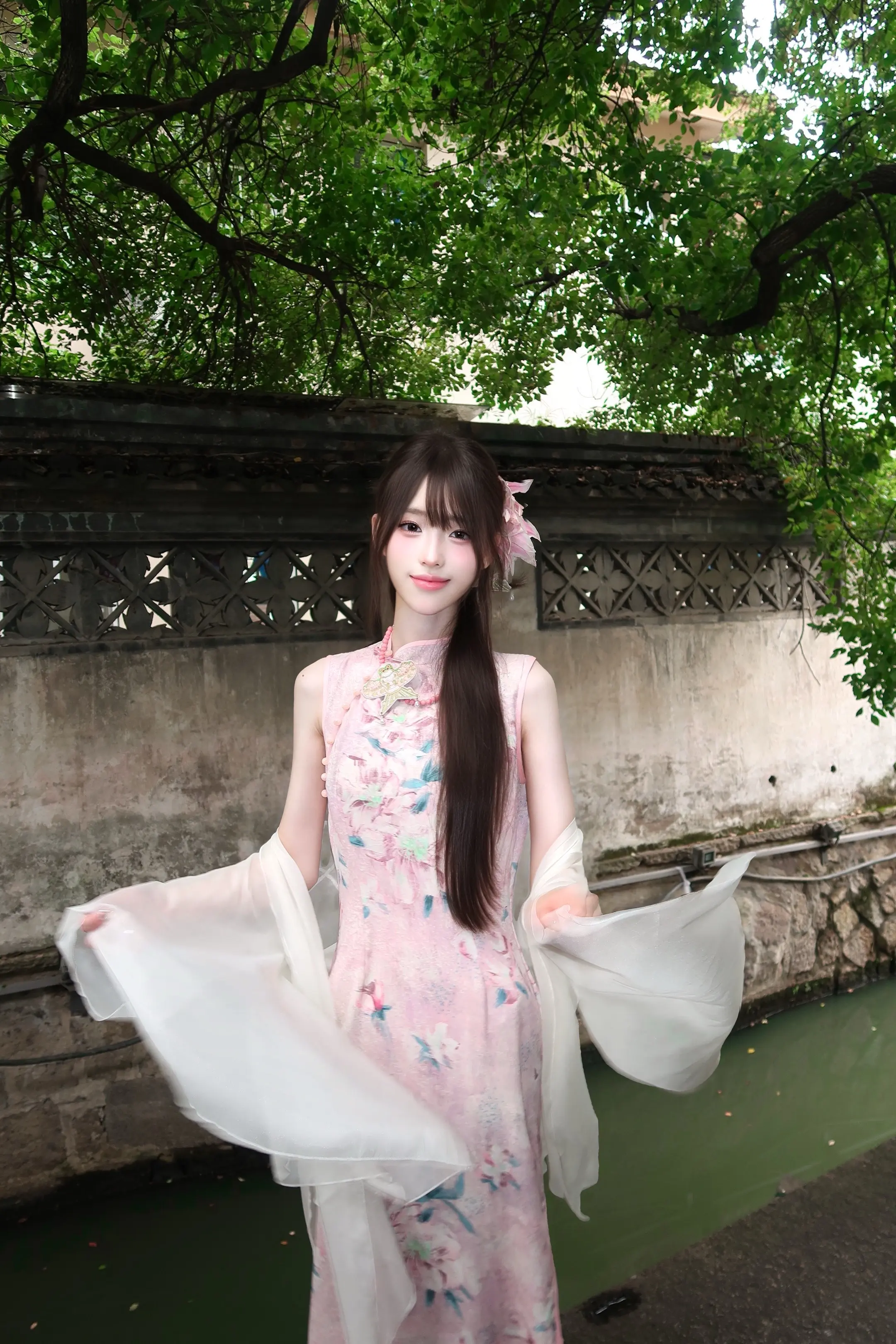 名 花 国 色。