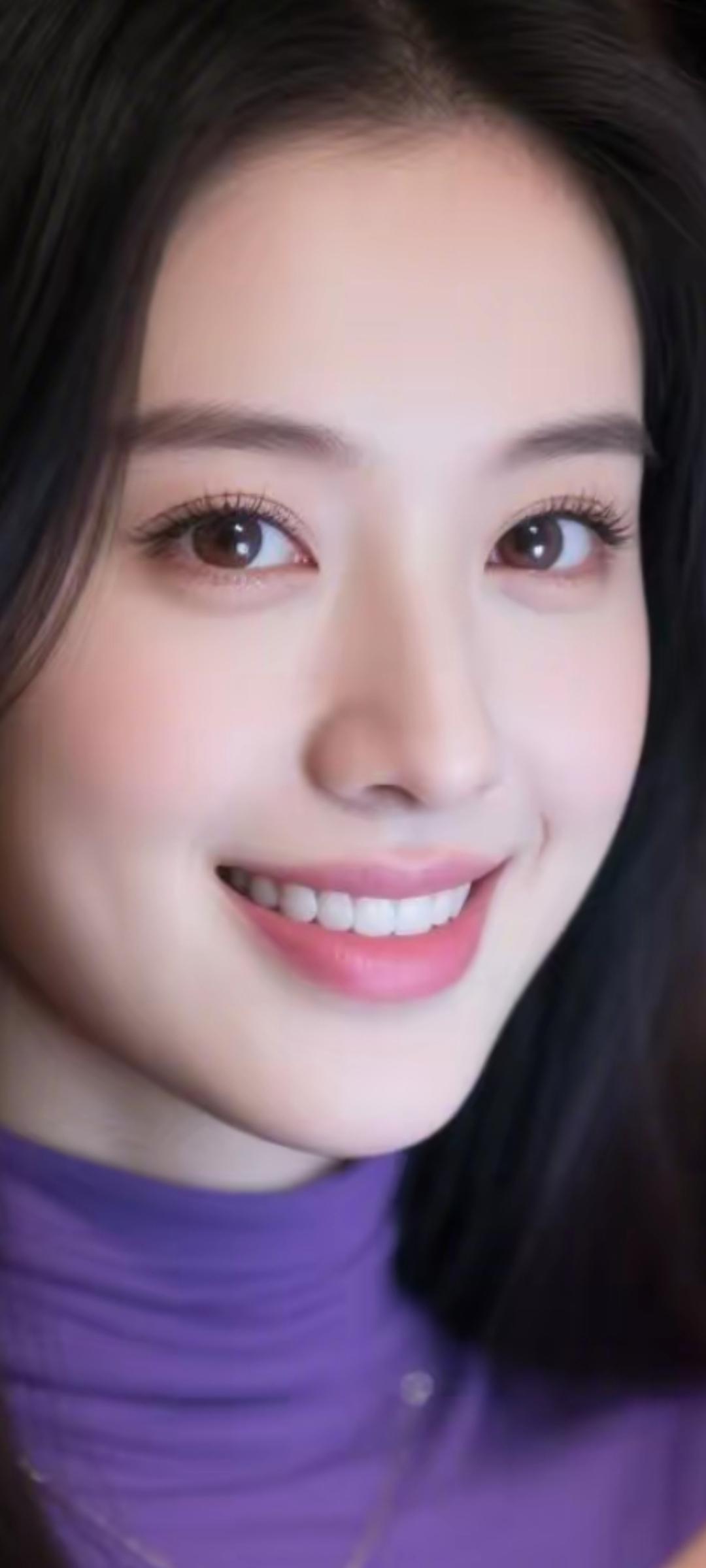 甜美笑容，紫色毛衣，元气满满的一天！😊✨