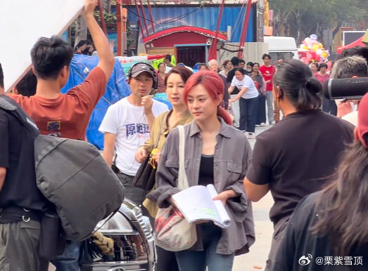 孙俪原地逃离官宣海报孙俪原地逃离红发海报孙俪《原地逃离》红发海报直接鲨疯全场🔥