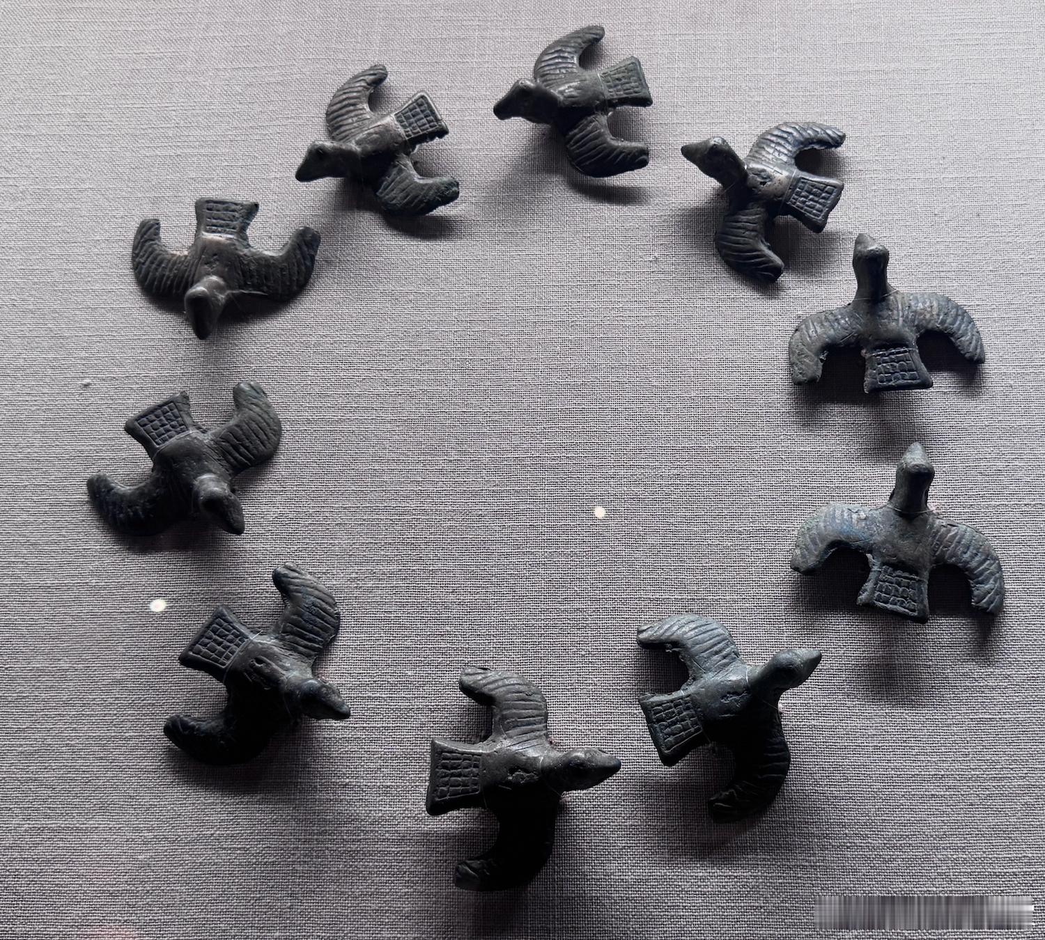 宇树机器人打破人类1500米世界纪录小鹏GX 对，还应该让机器人去唱歌、画画、跑