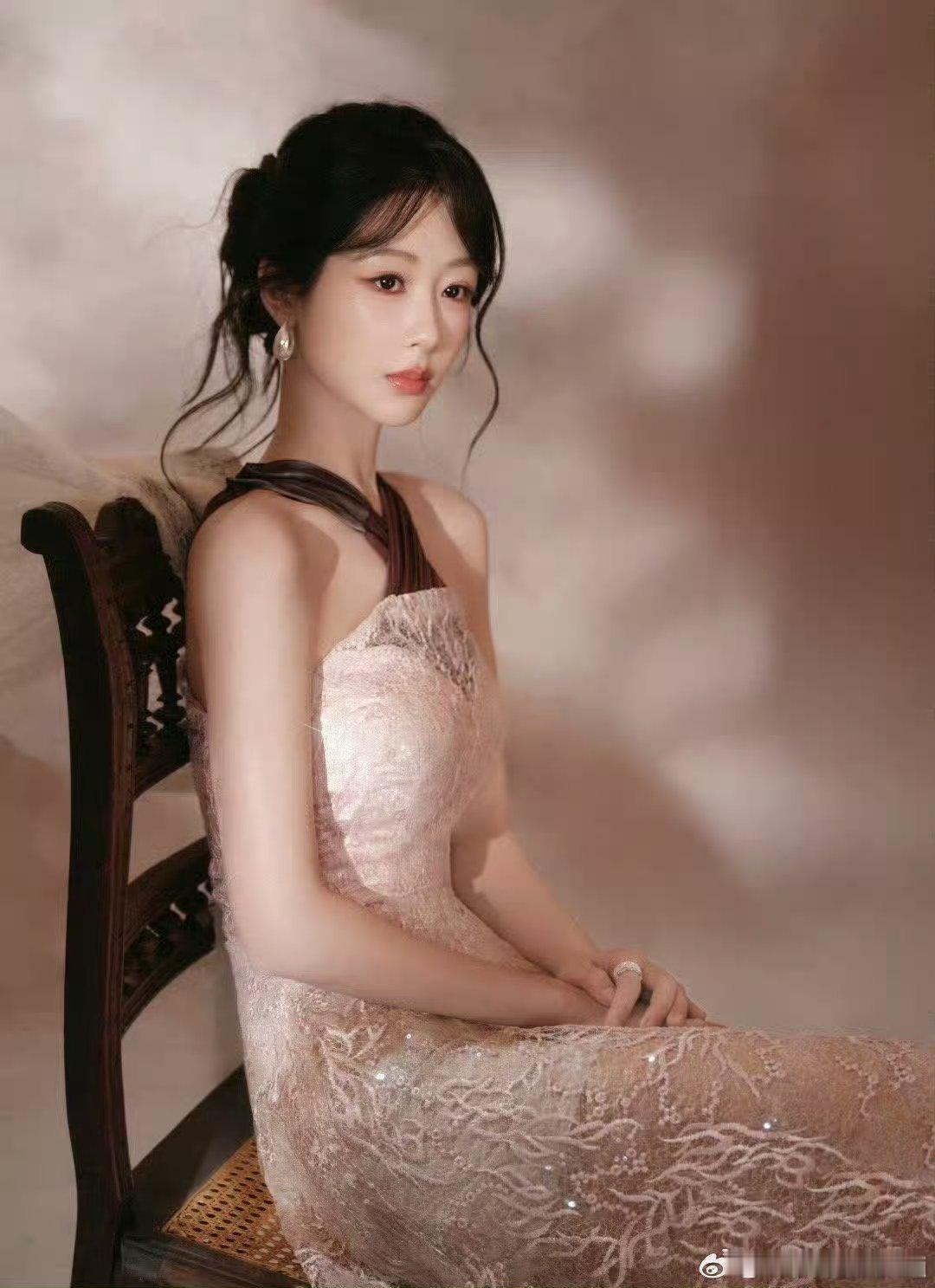 杨紫锦绣芳华cvb首播收视达1亿人 ​​​女频top紫的含金量杠杠的[good]