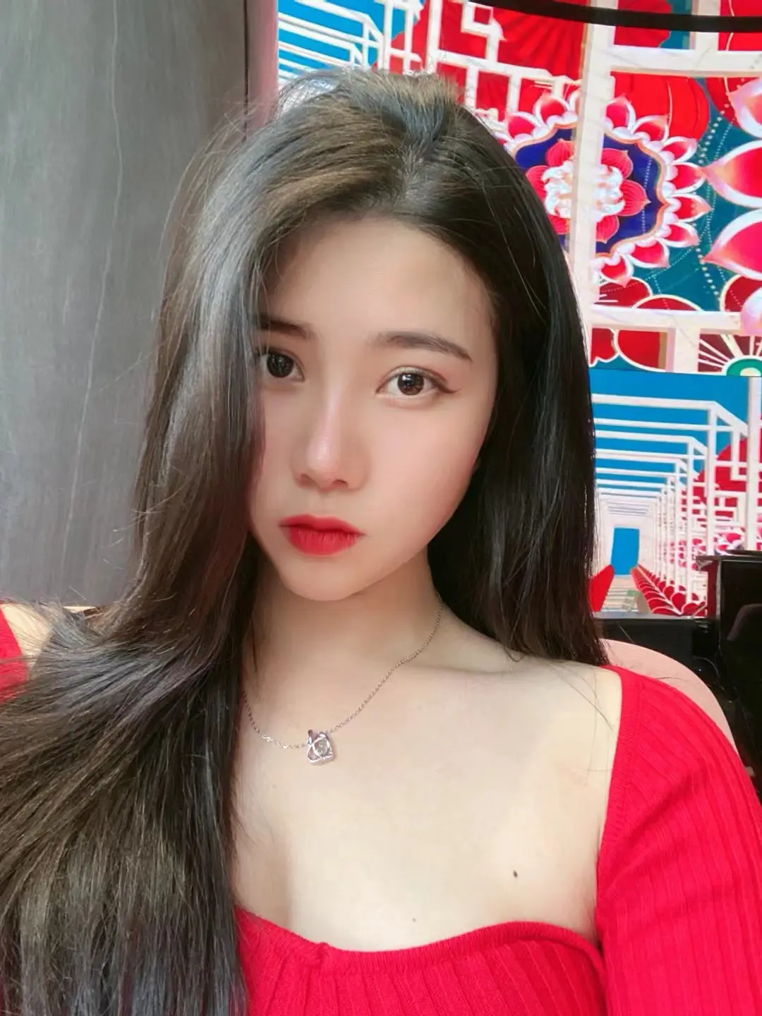 一路走来，再也不是从前的样子，岁月带走了纯真，时光苍老了容颜。