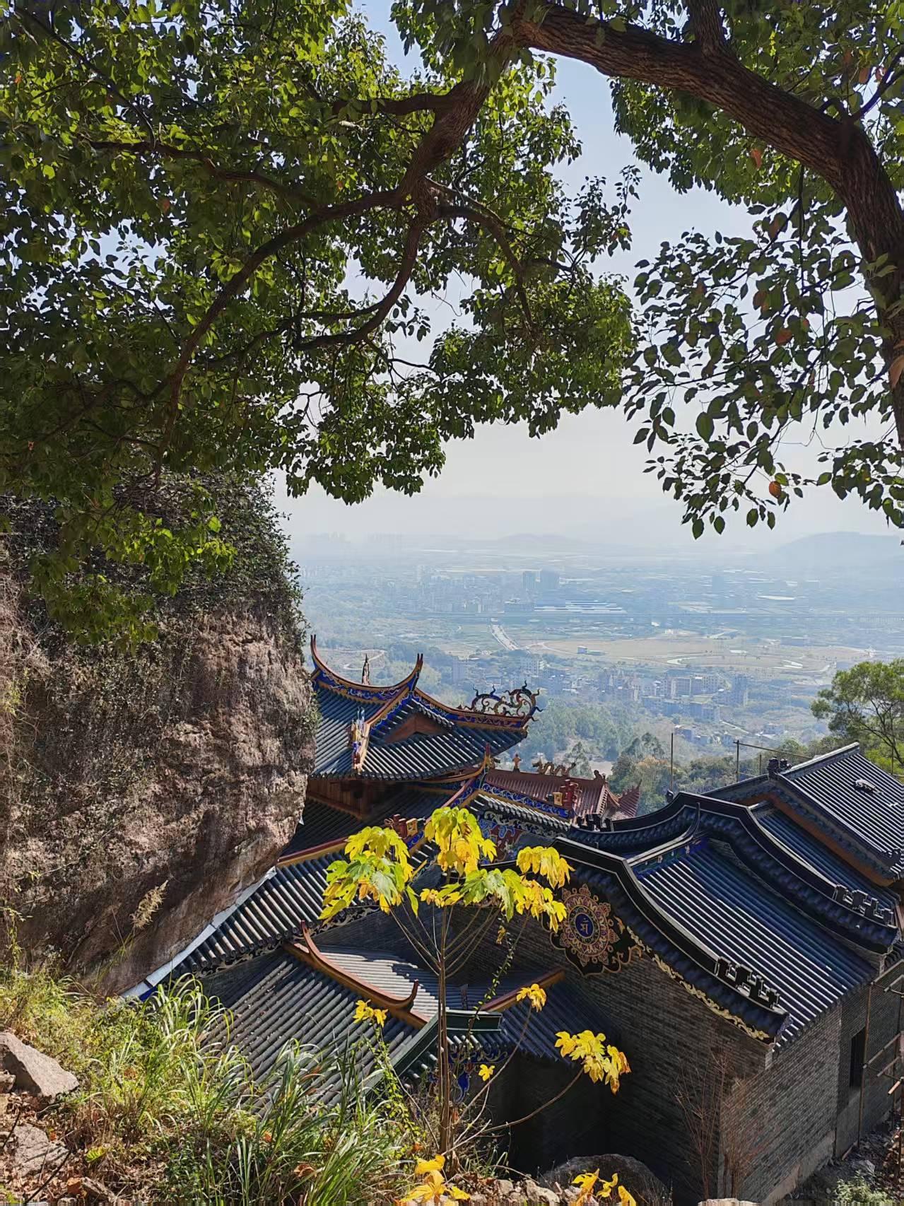定居福州的N种理由
1.福州是一个全球最宜居的walkcity，在福州生活基本上