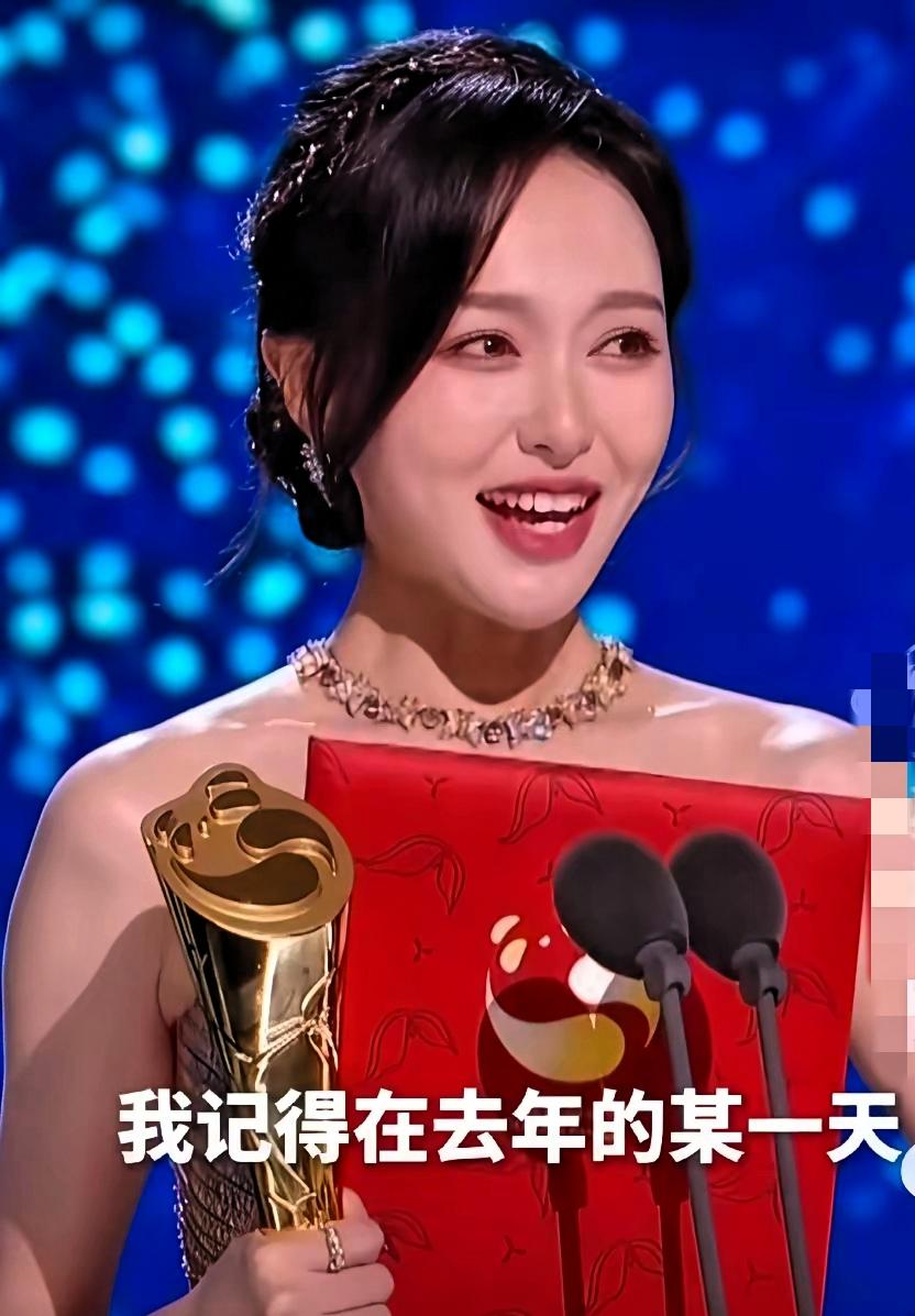 好奇搜了下金熊猫奖，好家伙，直接给我整出个大惊喜！

原来它和金鹰奖、飞天奖、白