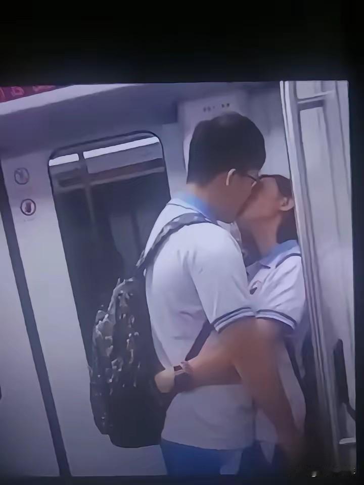 不必大惊小怪，更不必视为大逆不道。

你，我，他——大家不都是这样过来的吗？