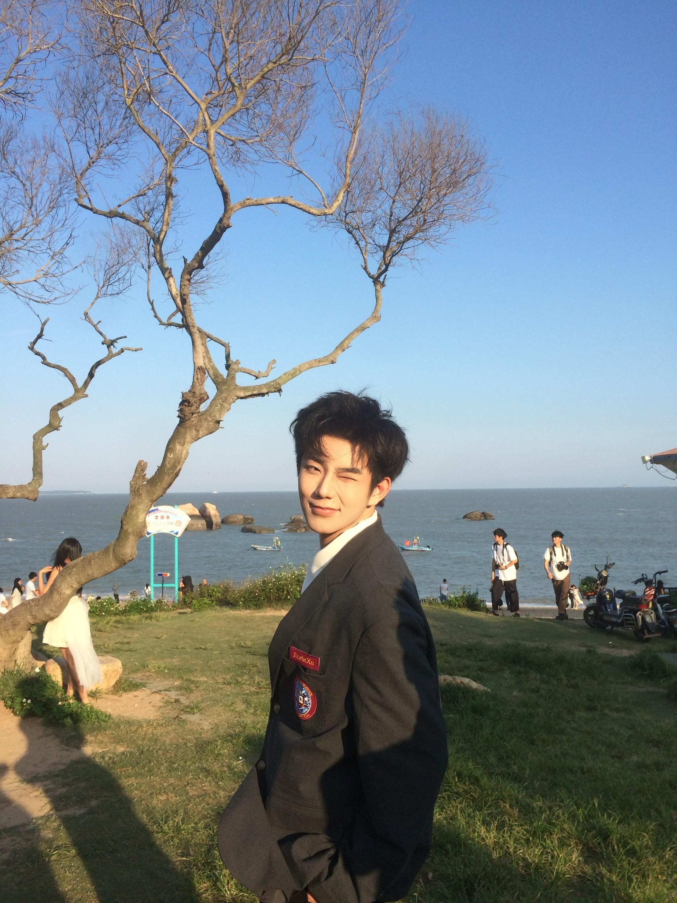 想念变成空气在叹息。