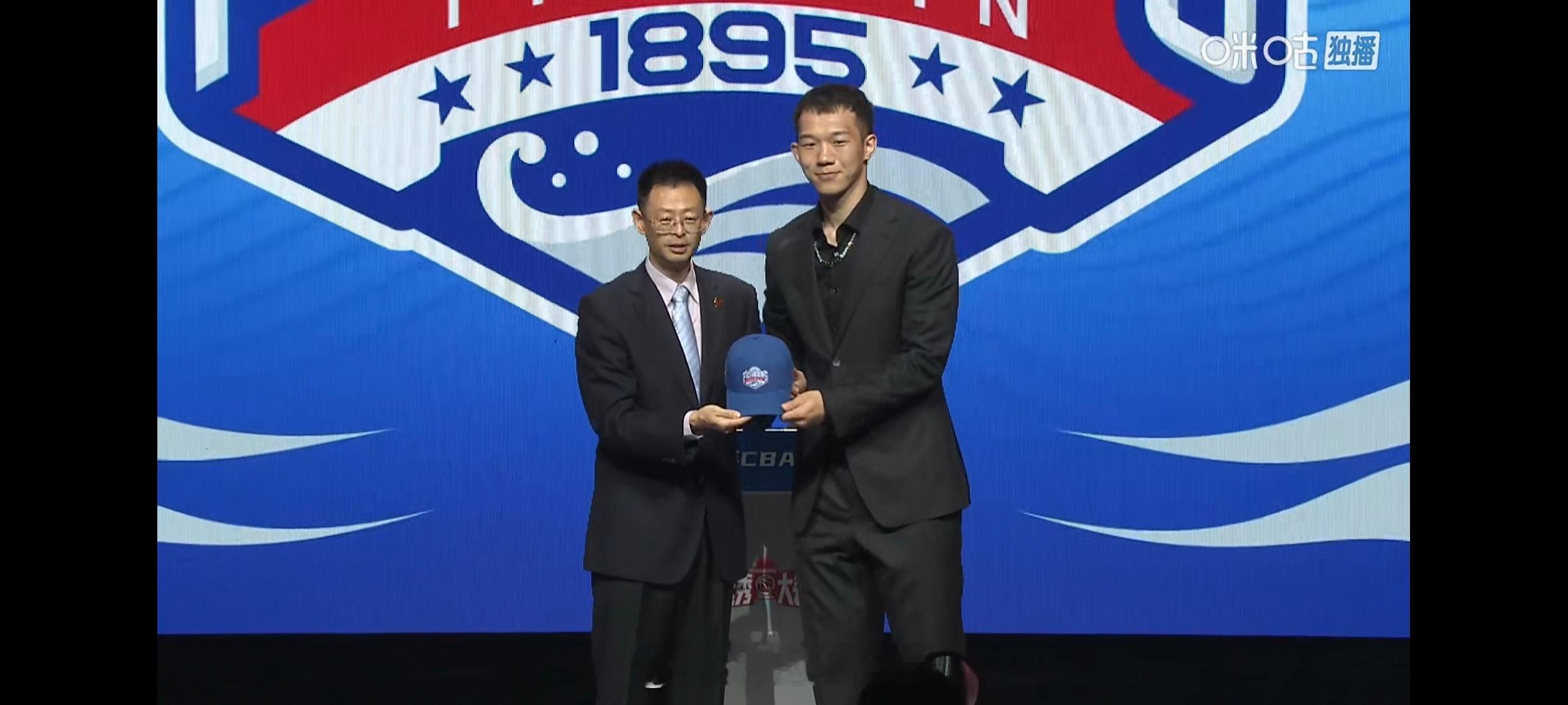 天津队第五顺位选了王禹丁cba选秀大会 ​​​