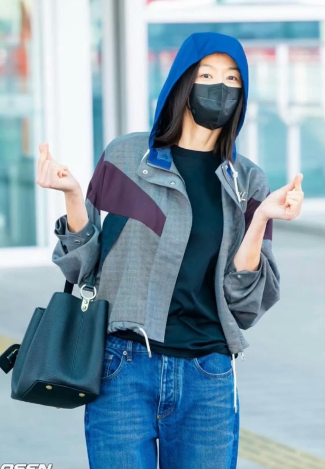 刘亦菲全智贤撞衫，两个人都美的各有千秋，期待茜茜闪耀巴黎刘亦菲全智贤撞衫刘亦菲全