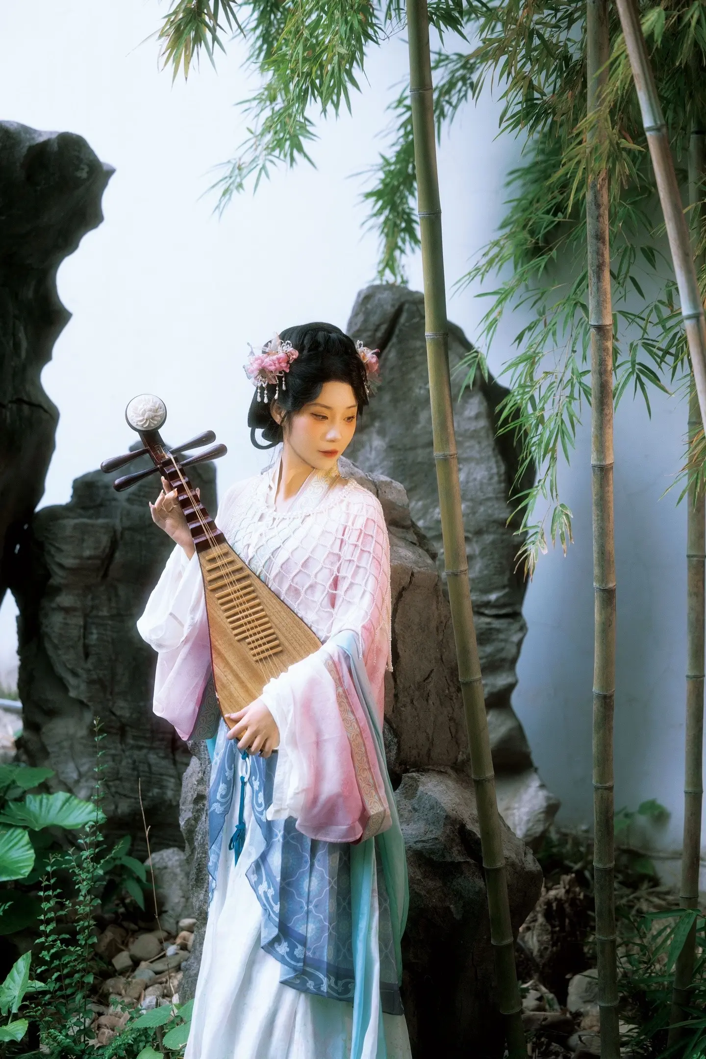 “绣面芙蓉一笑开，斜飞宝鸭衬香腮”宋制仕女图 | 如诗如画，梦回千年