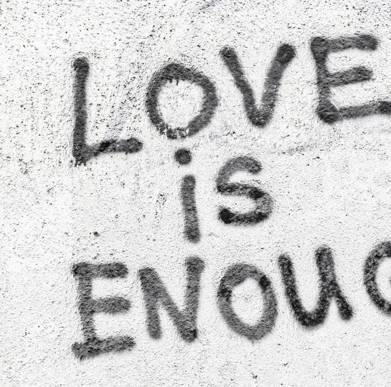 道德在人际关系中的作用，不仅是社会规范，更是保护关系免于自我腐蚀的屏障。

一段