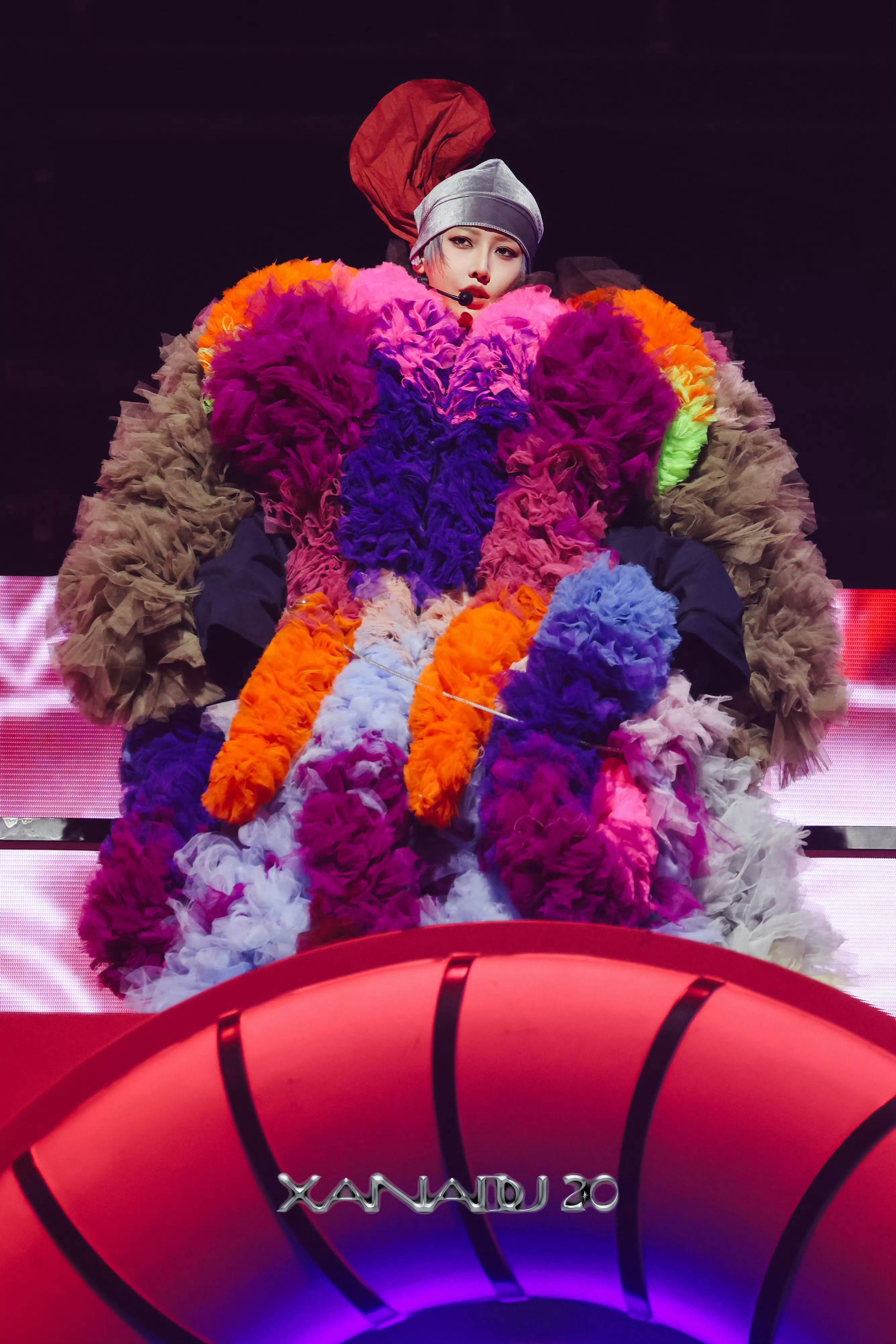 刘雨昕演唱会 刘雨昕仙那度每一场都造型时尚感拉满！这么胖胖的鲜花快到我碗里来！ 