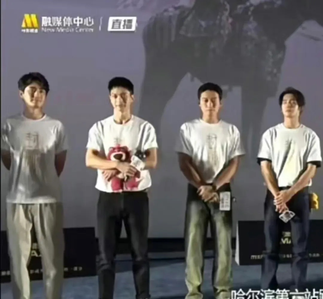 杨玏的身高183和别人的183不一样啊！伯邑考比彪子还高啊[允悲]，杨玏的百科身