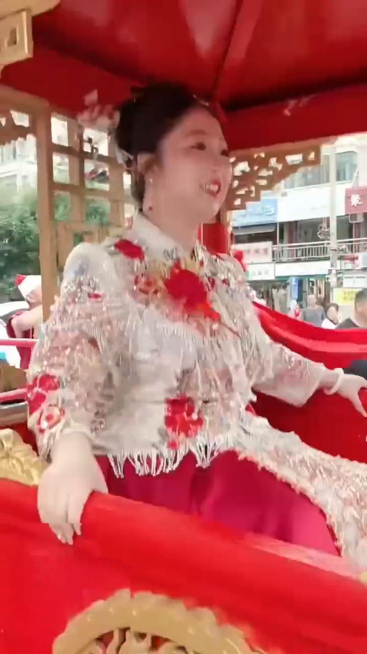 哎呦我的妈，哈哈哈哈。