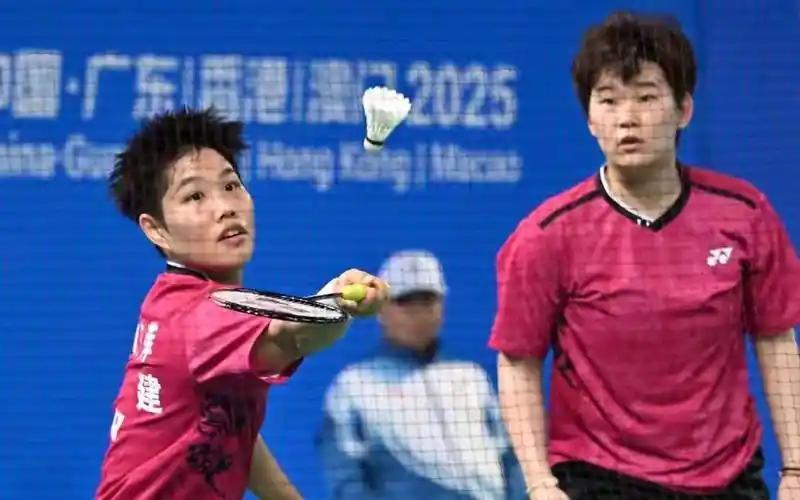 决赛第一场女双决赛。黄东萍谭宁组合夺取冠军，中奖一个。女双中谭宁这个重炮手，威力