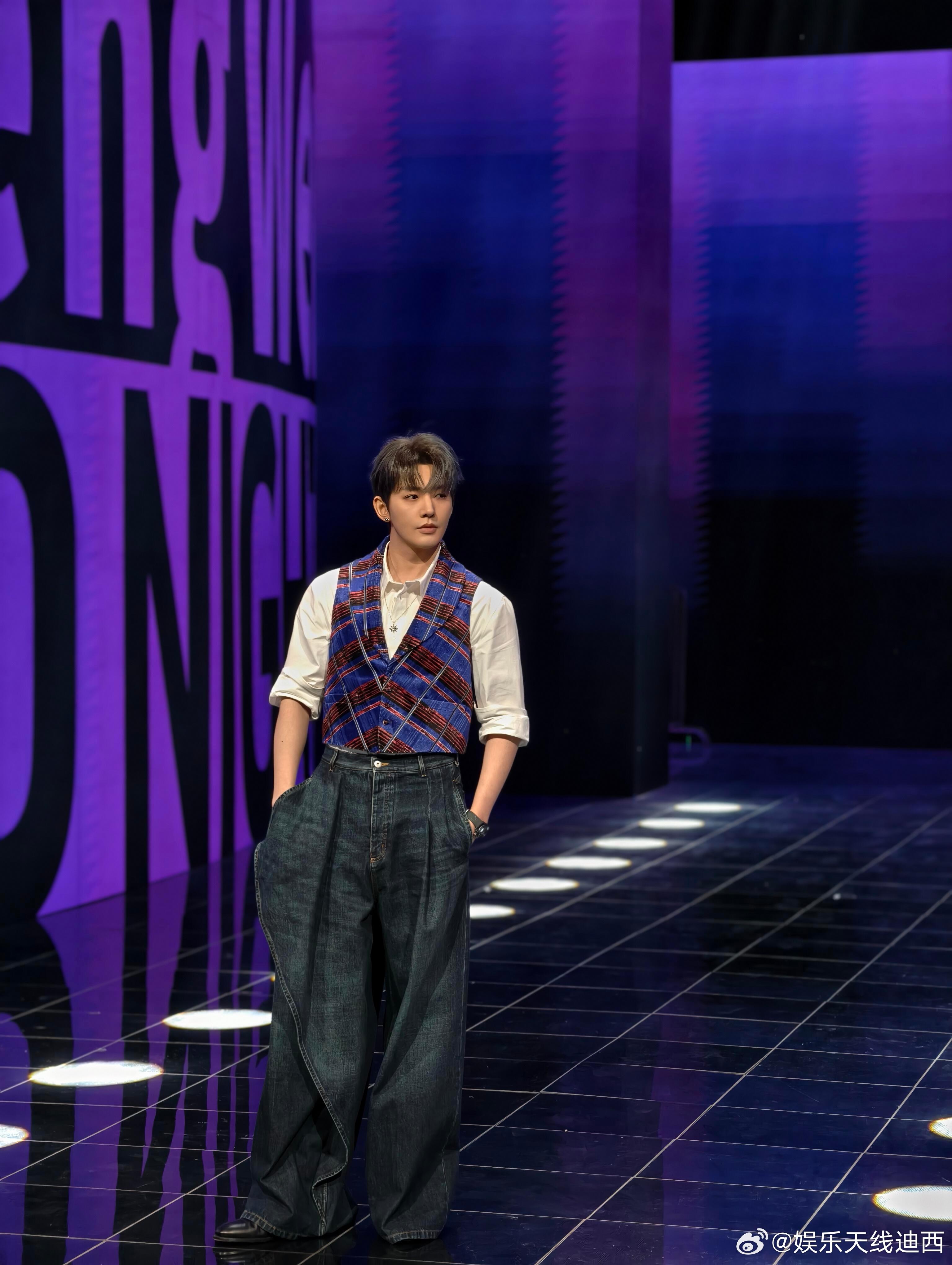 微博之夜红毯微博之夜红毯之邓为为子好高大好帅气啊！ 