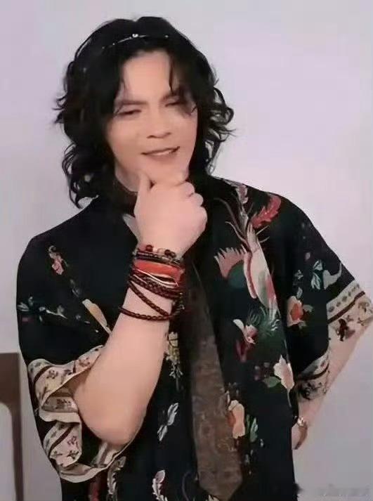 向华强 向佐不能搞老三老四 向华强对郭碧婷真不错，想的很长久很周到。 